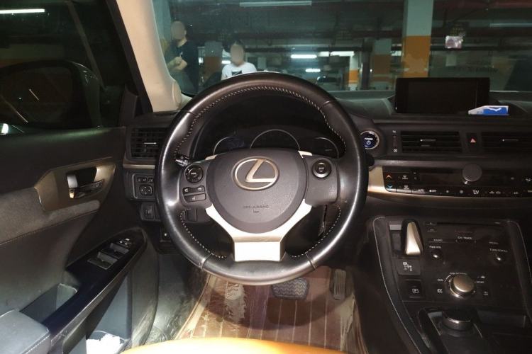 Used Lexus CT 2014 CT200h Comfort Edition Two-Tone Steering Wheel