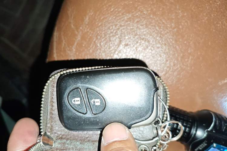 Used Lexus CT 2014 CT200h Comfort Edition Two-Tone Vehicle Key