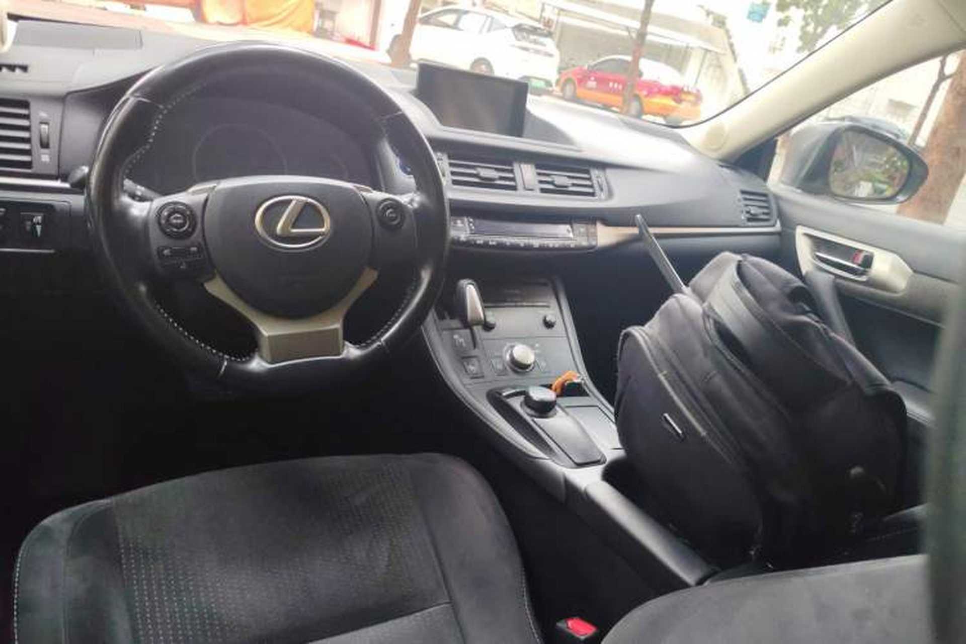 Used Lexus CT 2014 CT200h Comfort Edition Monochrome Center Console