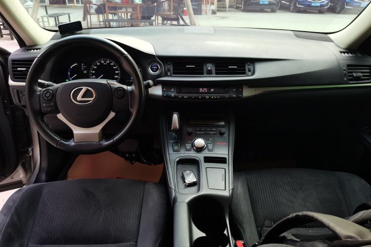 Used Lexus CT 2014 CT200h Elite Edition Monochrome Center Console