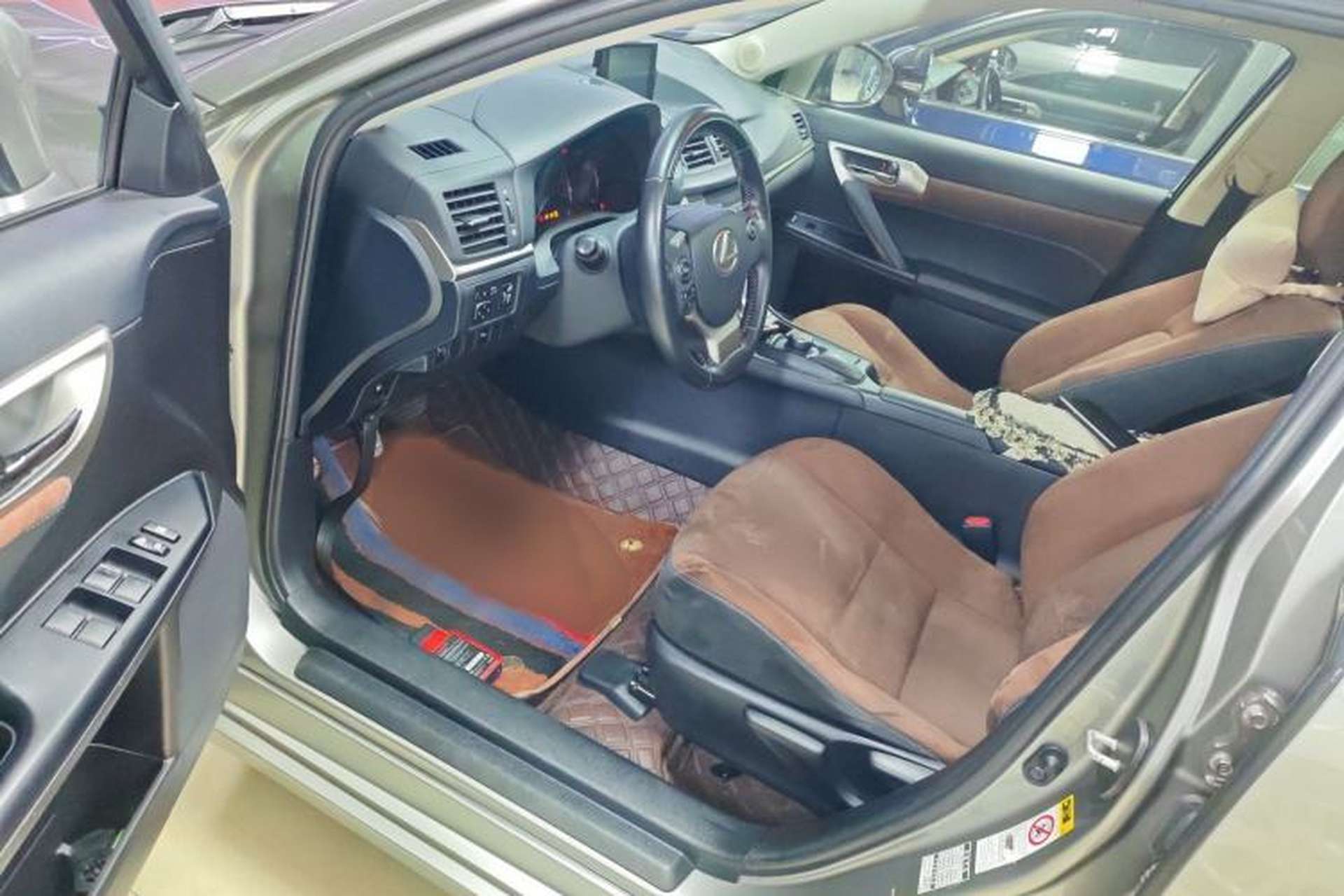 Used Lexus CT 2014 CT200h Comfort Edition Monochrome Interior 3