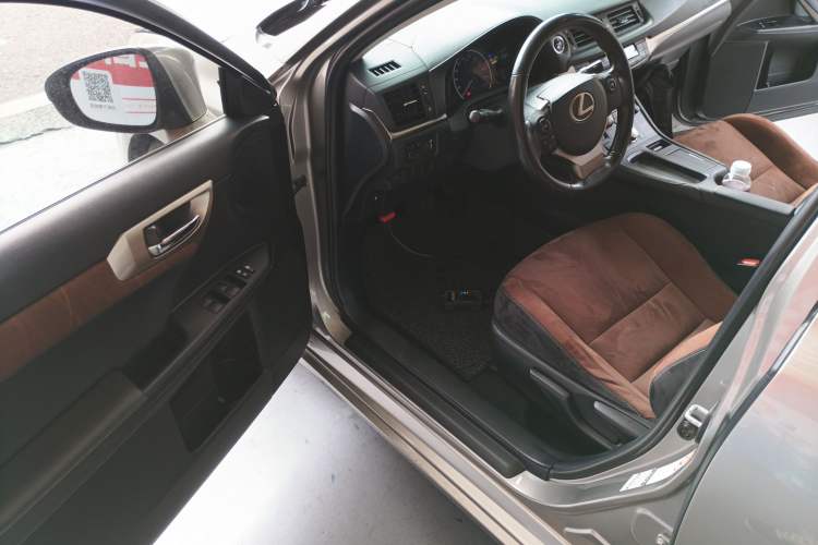 Used Lexus CT 2014 CT200h Elite Edition Monochrome Interior 3
