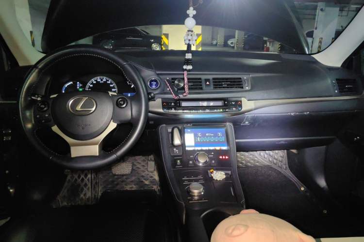 Used Lexus CT 2014 CT200h Elite Edition Monochrome Center Console