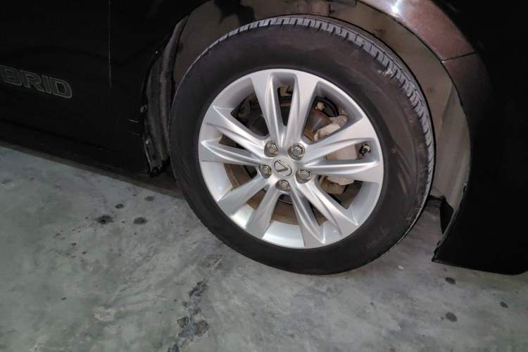 Used Lexus CT 2014 CT200h Elite Edition Monochrome Right Front Wheel Hub