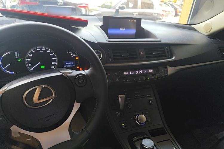 Used Lexus CT 2014 CT200h Comfort Edition Monochrome Center Console
