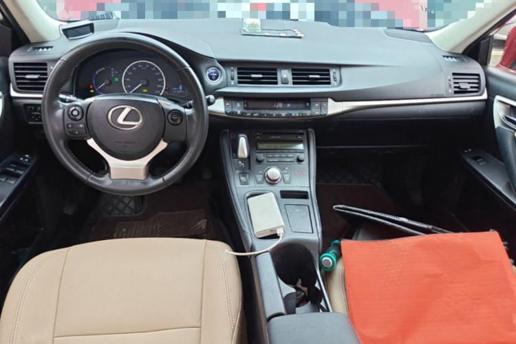 Used Lexus CT 2014 CT200h Elite Edition Monochrome Center Console