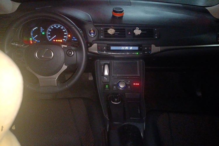 Used Lexus CT 2014 CT200h Elite Edition Monochrome Center Console