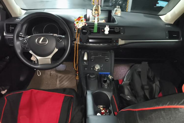 Used Lexus CT 2014 CT200h Comfort Edition Monochrome Center Console