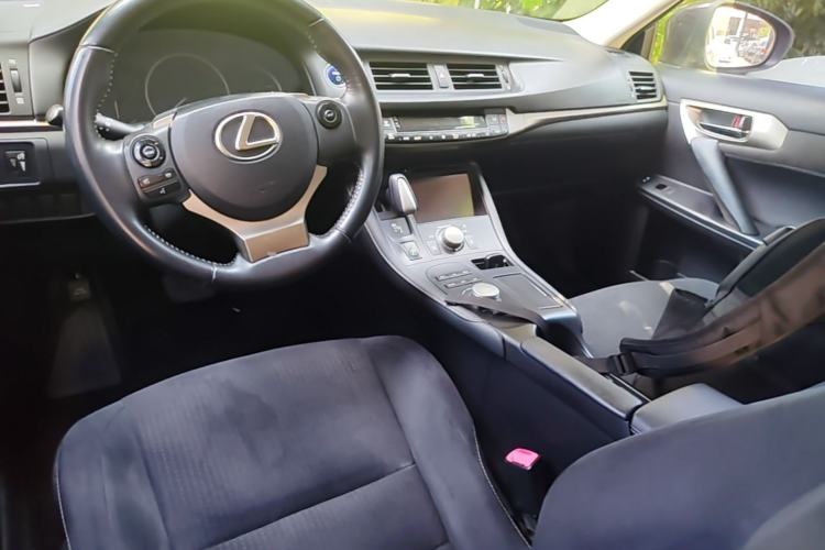 Used Lexus CT 2014 CT200h Elite Edition Monochrome Center Console