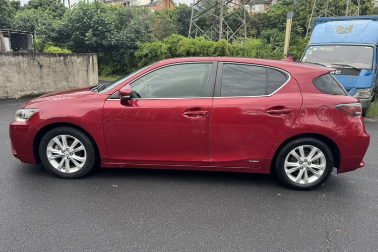 Used Lexus CT 2014 CT200h Comfort Edition Monochrome Exterior 2