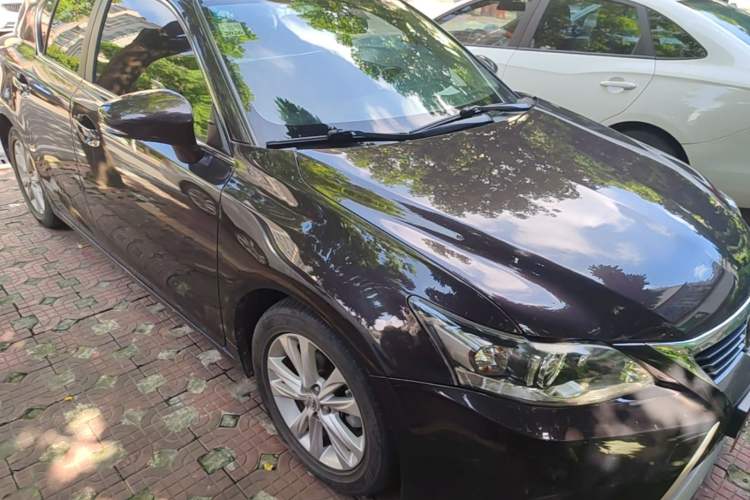 Used Lexus CT 2014 CT200h Elite Edition Monochrome Front Right 45 Deg