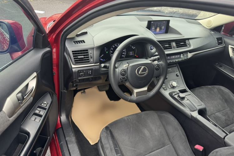 Used Lexus CT 2014 CT200h Comfort Edition Monochrome Interior 1
