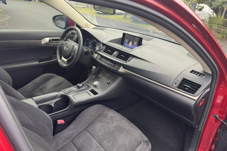Used Lexus CT 2014 CT200h Comfort Edition Monochrome Interior 10