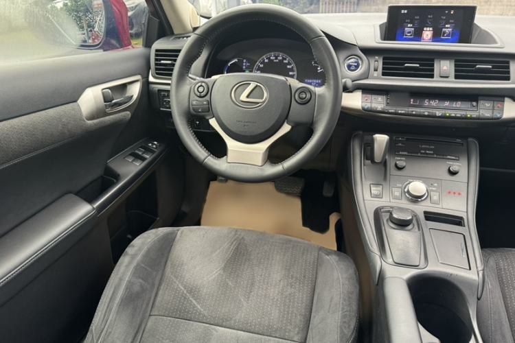 Used Lexus CT 2014 CT200h Comfort Edition Monochrome Interior 12