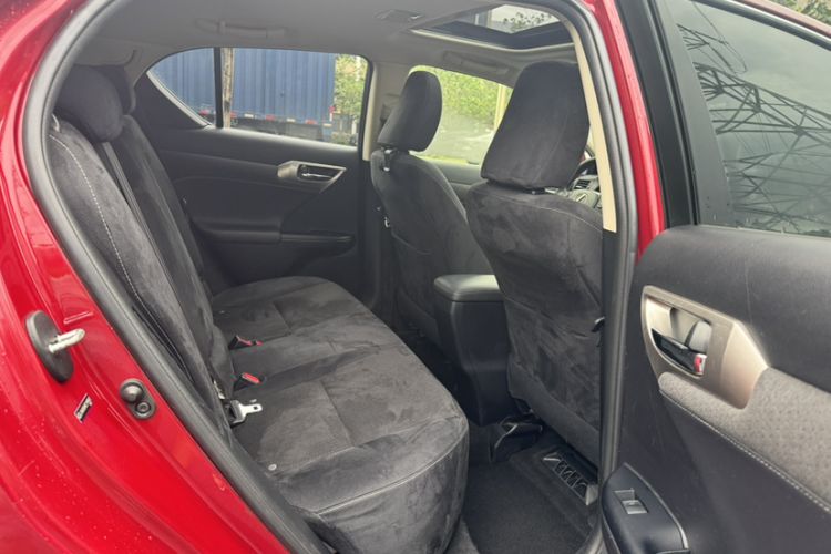 Used Lexus CT 2014 CT200h Comfort Edition Monochrome Interior 15