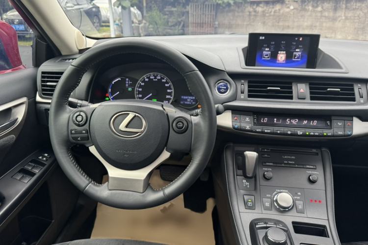 Used Lexus CT 2014 CT200h Comfort Edition Monochrome Interior 2