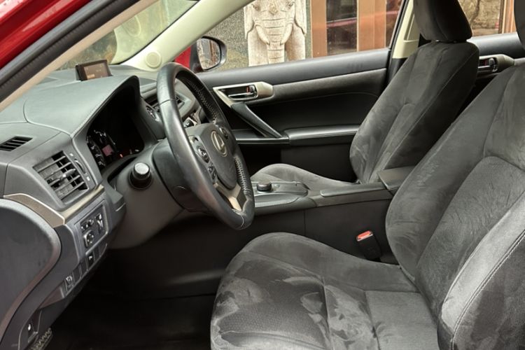 Used Lexus CT 2014 CT200h Comfort Edition Monochrome Interior 2