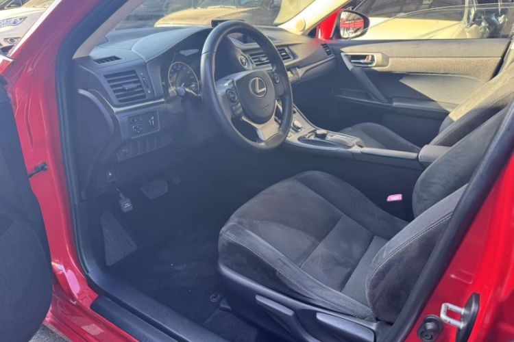 Used Lexus CT 2014 CT200h Comfort Edition Monochrome Interior 2