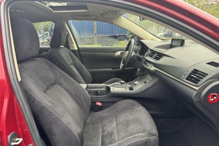 Used Lexus CT 2014 CT200h Comfort Edition Monochrome Interior 7