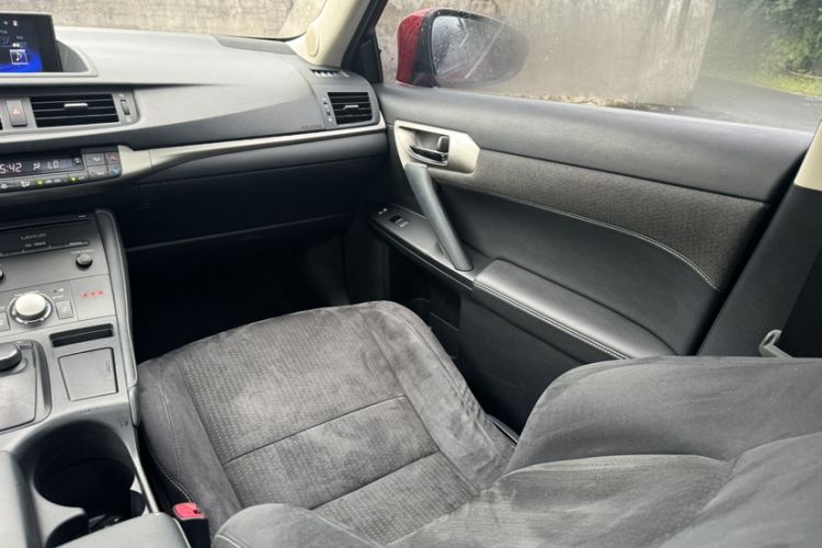 Used Lexus CT 2014 CT200h Comfort Edition Monochrome Interior 9