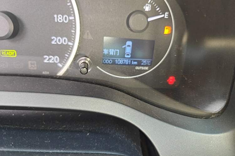 Used Lexus CT 2014 CT200h Elite Edition Monochrome Odometer Close Up