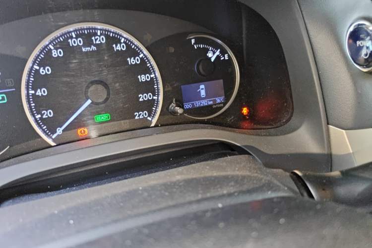 Used Lexus CT 2014 CT200h Elite Edition Monochrome Odometer Close Up