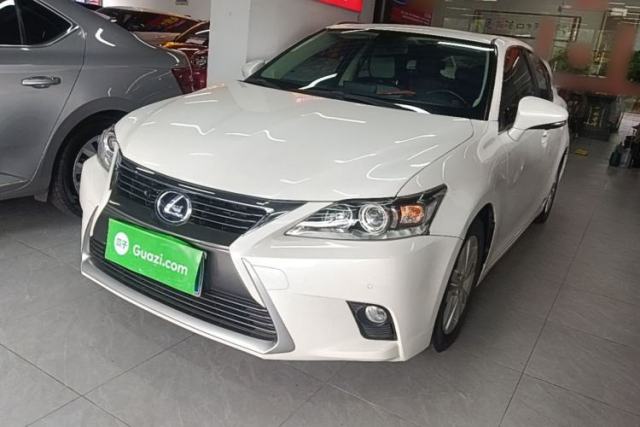 Używany Lexus CT 2014 CT200h Comfort Edition Monochrome