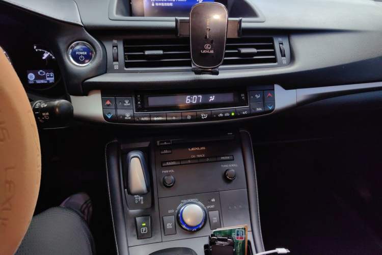 Used Lexus CT 2014 CT200h Comfort Edition Two-Tone Audio And AC Panel