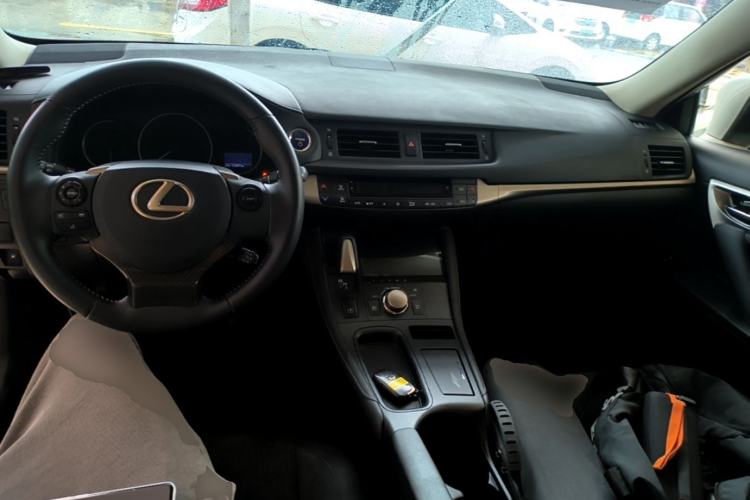 Used Lexus CT 2014 CT200h Elite Edition Monochrome Center Console