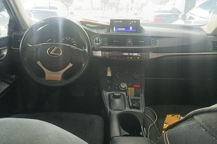 Used Lexus CT 2014 CT200h Comfort Edition Monochrome Center Console