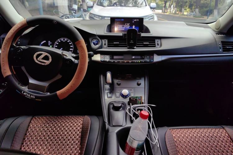 Used Lexus CT 2014 CT200h Comfort Edition Two-Tone Center Console