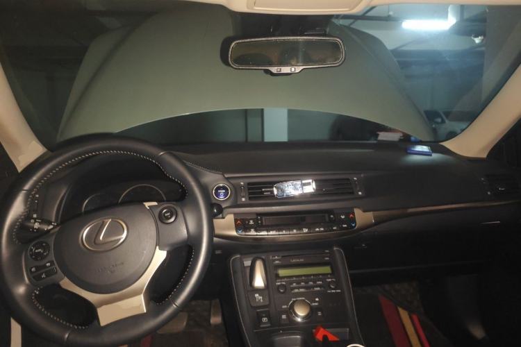 Used Lexus CT 2014 CT200h Elite Edition Monochrome Center Console