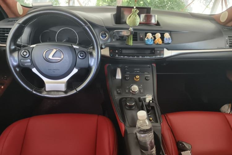 Used Lexus CT 2014 CT200h Comfort Edition Monochrome Center Console