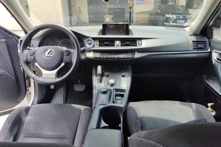 Used Lexus CT 2014 CT200h Comfort Edition Monochrome Center Console