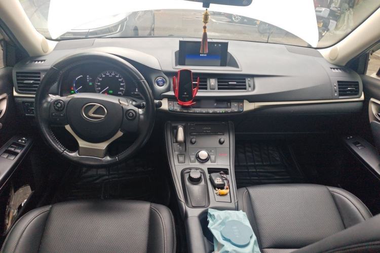 Used Lexus CT 2014 CT200h Comfort Edition Monochrome Center Console
