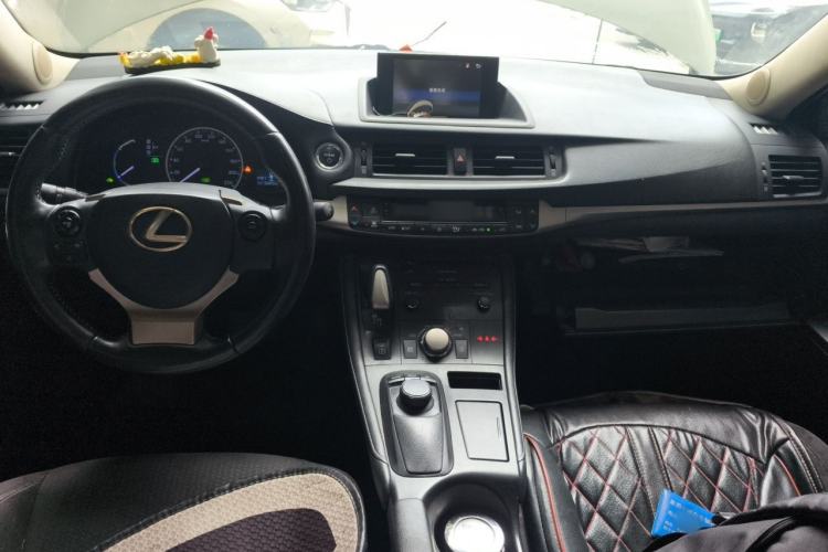 Used Lexus CT 2014 CT200h Comfort Edition Two-Tone Center Console