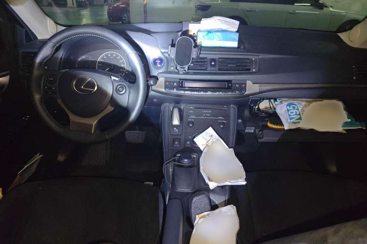 Used Lexus CT 2014 CT200h Comfort Edition Monochrome Center Console