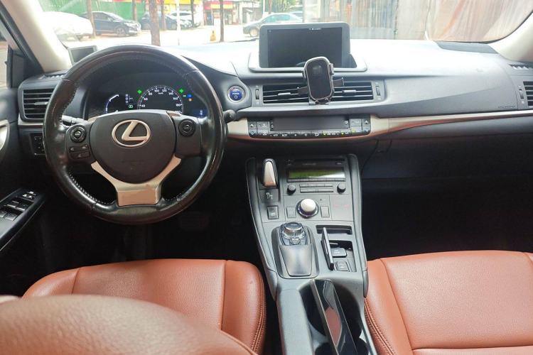 Used Lexus CT 2014 CT200h Elite Edition Monochrome Center Console