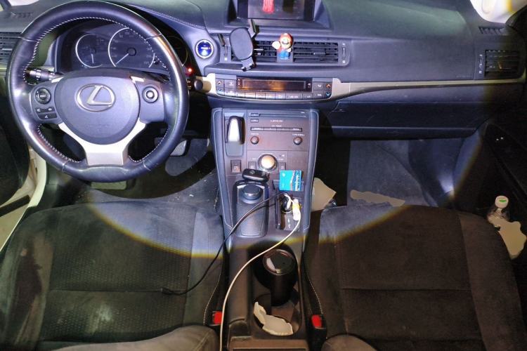 Used Lexus CT 2014 CT200h Comfort Edition Monochrome Center Console