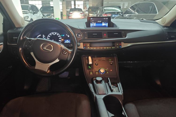 Used Lexus CT 2014 CT200h Comfort Edition Monochrome Center Console
