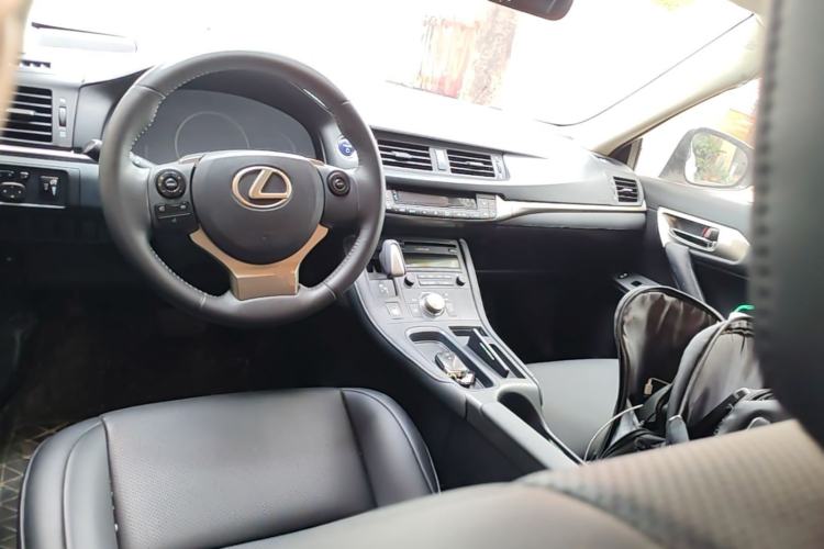 Used Lexus CT 2014 CT200h Elite Edition Monochrome Center Console