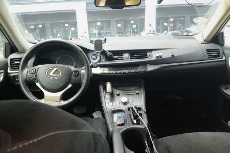 Used Lexus CT 2014 CT200h Elite Edition Monochrome Center Console