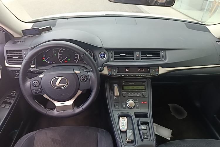 Used Lexus CT 2014 CT200h Elite Edition Monochrome Center Console