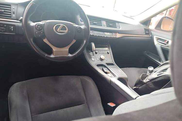 Used Lexus CT 2014 CT200h Elite Edition Monochrome Center Console