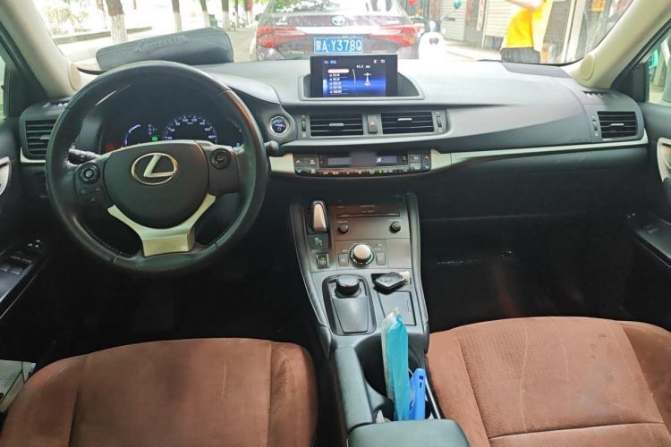 Used Lexus CT 2014 CT200h Comfort Edition Monochrome Center Console