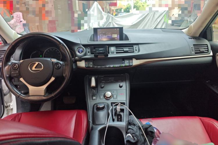 Used Lexus CT 2014 CT200h Comfort Edition Monochrome Center Console