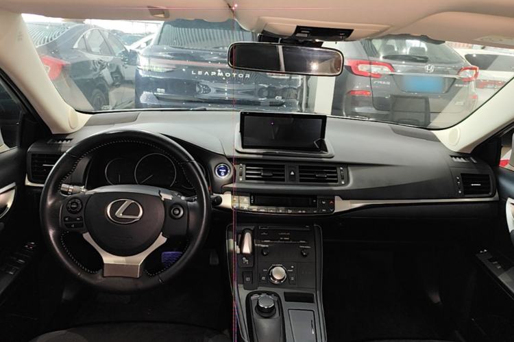 Used Lexus CT 2014 CT200h Comfort Edition Monochrome Center Console