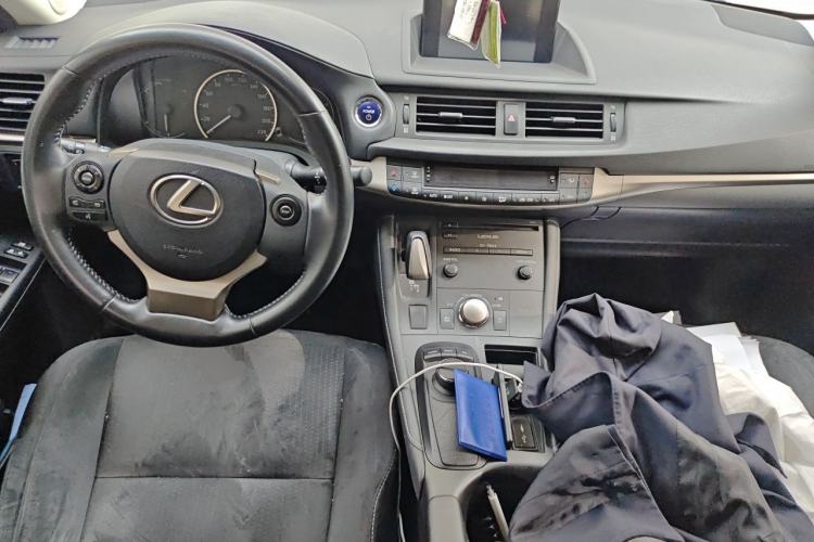Used Lexus CT 2014 CT200h Comfort Edition Monochrome Center Console