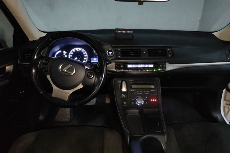 Used Lexus CT 2014 CT200h Elite Edition Monochrome Center Console