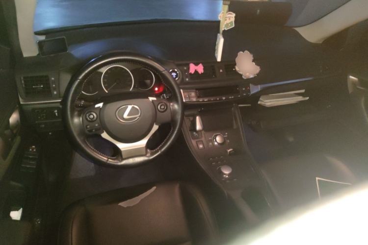 Used Lexus CT 2014 CT200h Elite Edition Monochrome Center Console